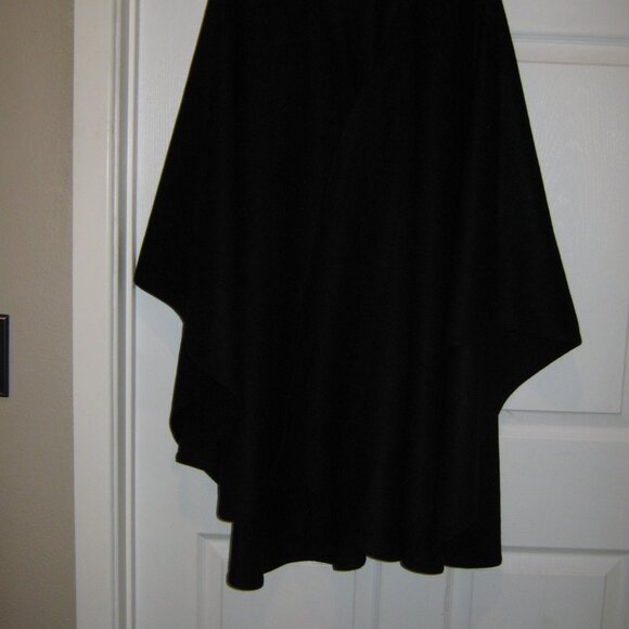 100% Black Cashmere Cape - Picture 4 of 8